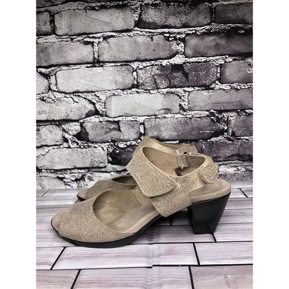 Munro American Taupe Shimmer Leather Strap  Casual Heels Women’s Sz 8.5M US/39EU - Picture 6 of 16